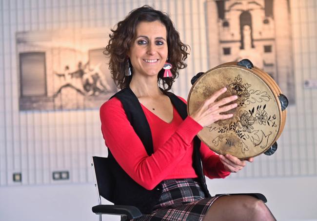 Vanesa Muela, posda para la entrevista en la Casa de las Artes de Lahuna de Duero.