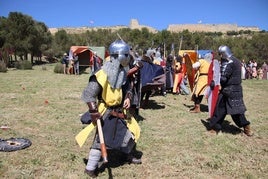 Las tropas de los ejercitos leonés y castellano se enfrentan.