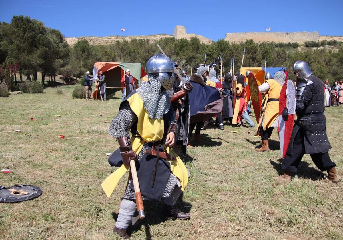 Las tropas de los ejercitos leonés y castellano se enfrentan.