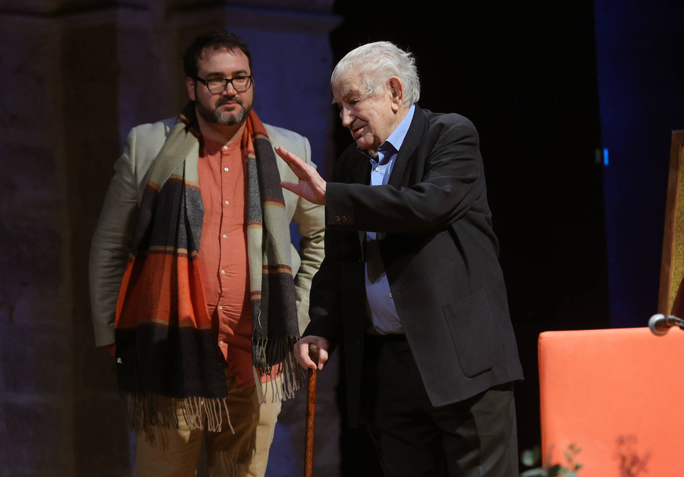 Gamoneda realza con su poesía el Día del Libro en Paredes