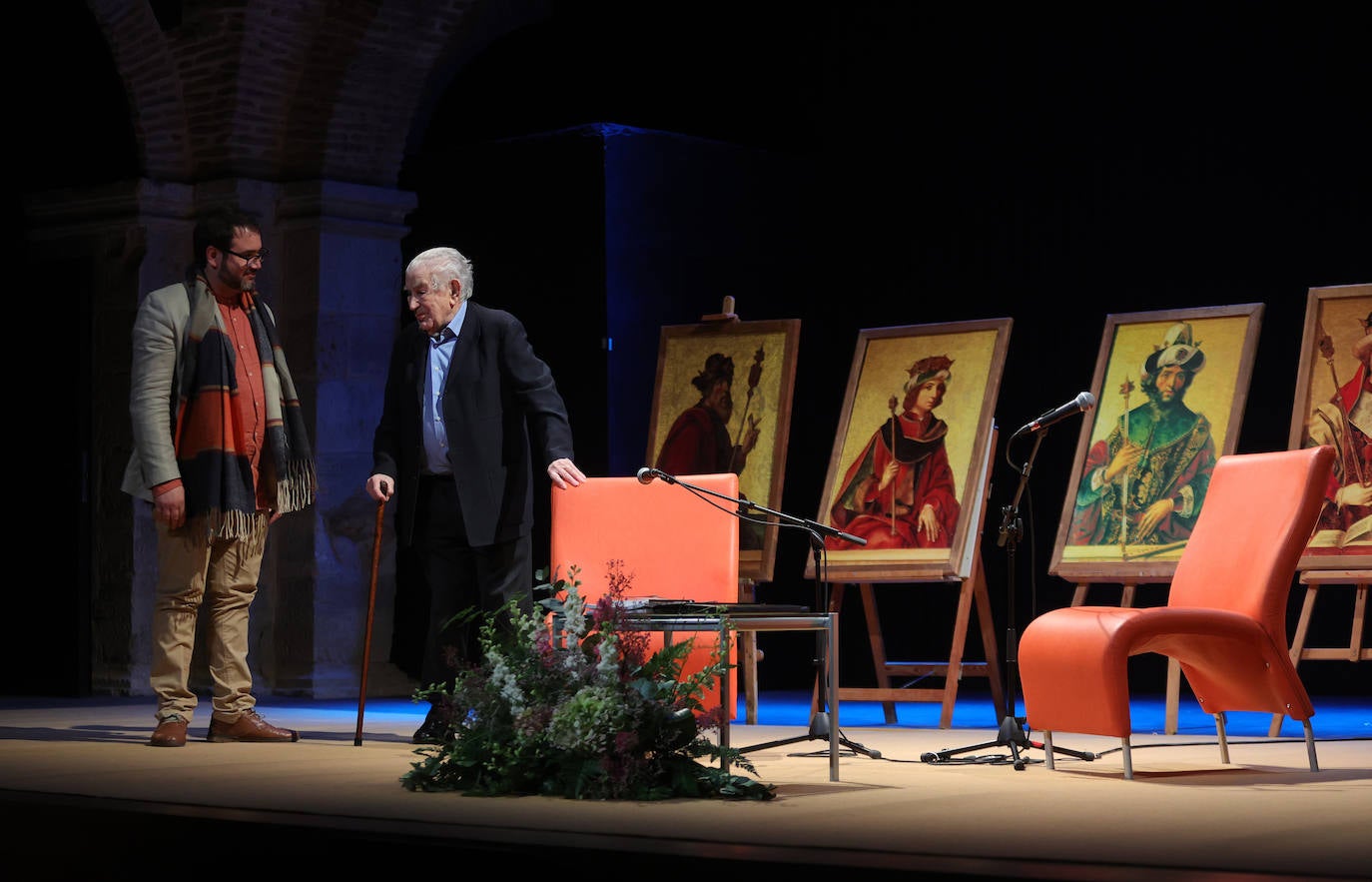 Gamoneda realza con su poesía el Día del Libro en Paredes