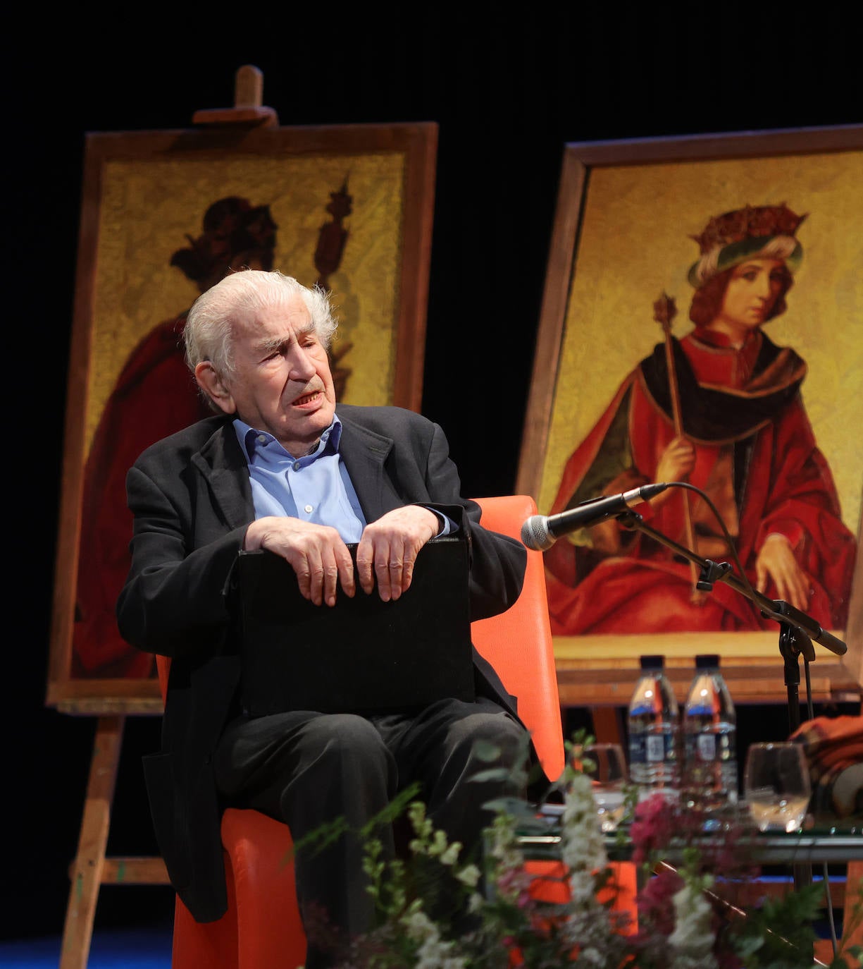 Gamoneda realza con su poesía el Día del Libro en Paredes