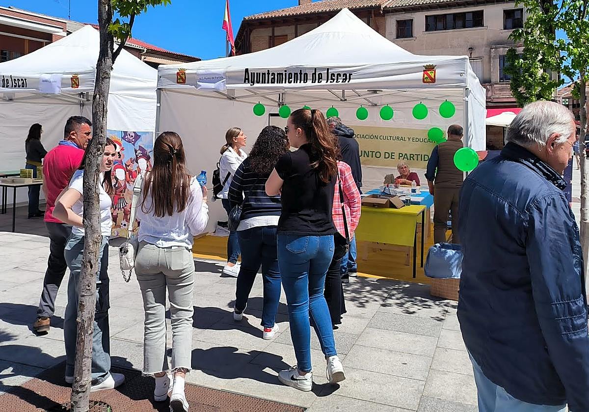 Puestos de la Feria del Libro en Íscar.