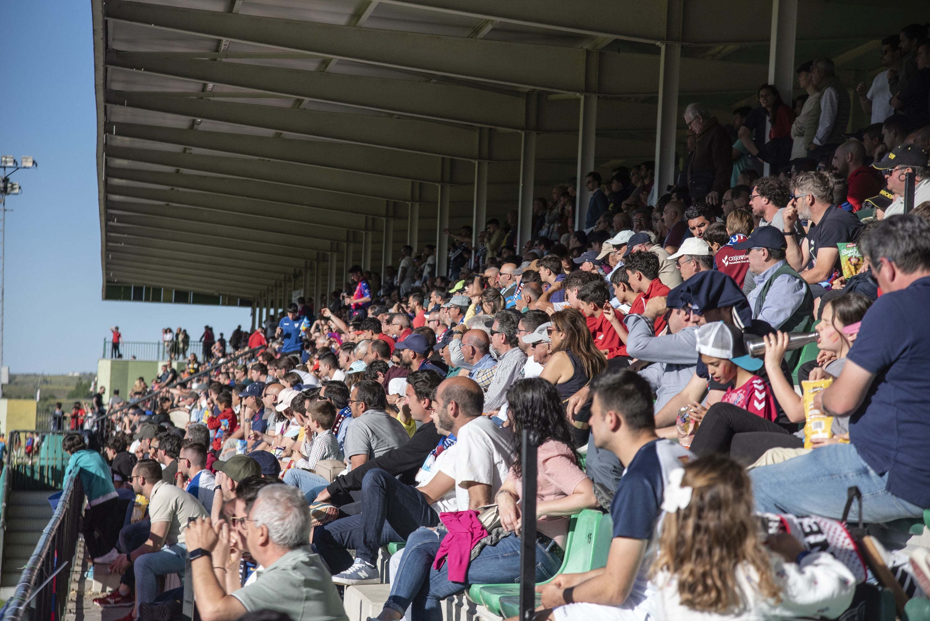 Búscate en las gradas de La Albuera