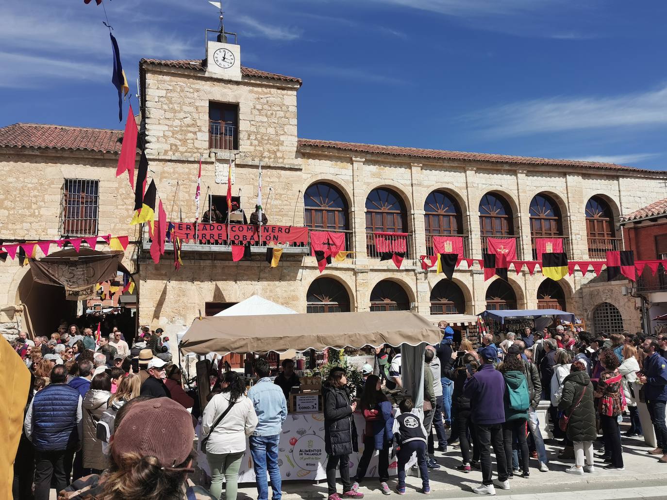 Éxito de público en el Mercado Comunero de Torrelobatón