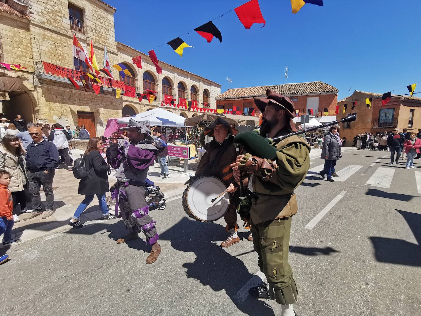 Éxito de público en el Mercado Comunero de Torrelobatón