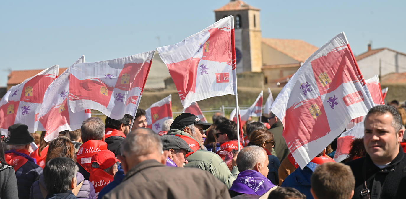 Miles de personas disfrutan en Villalar del Día de Castilla y León