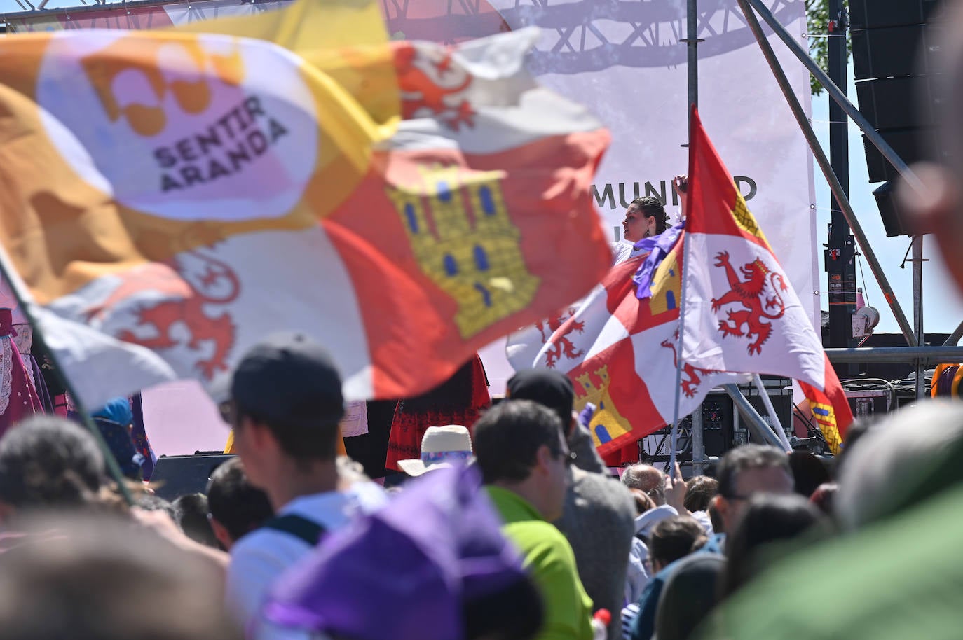 Miles de personas disfrutan en Villalar del Día de Castilla y León