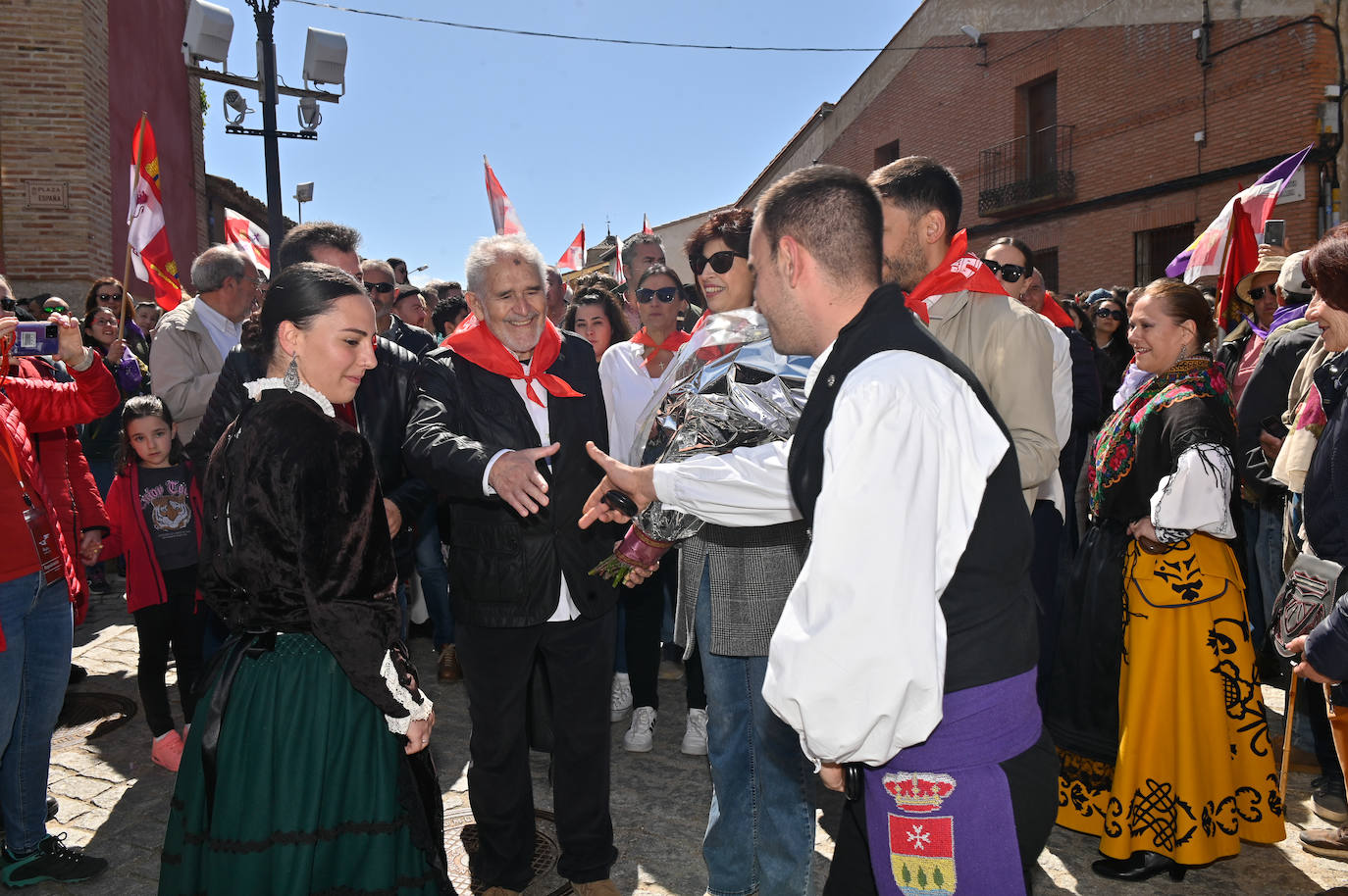 Miles de personas disfrutan en Villalar del Día de Castilla y León