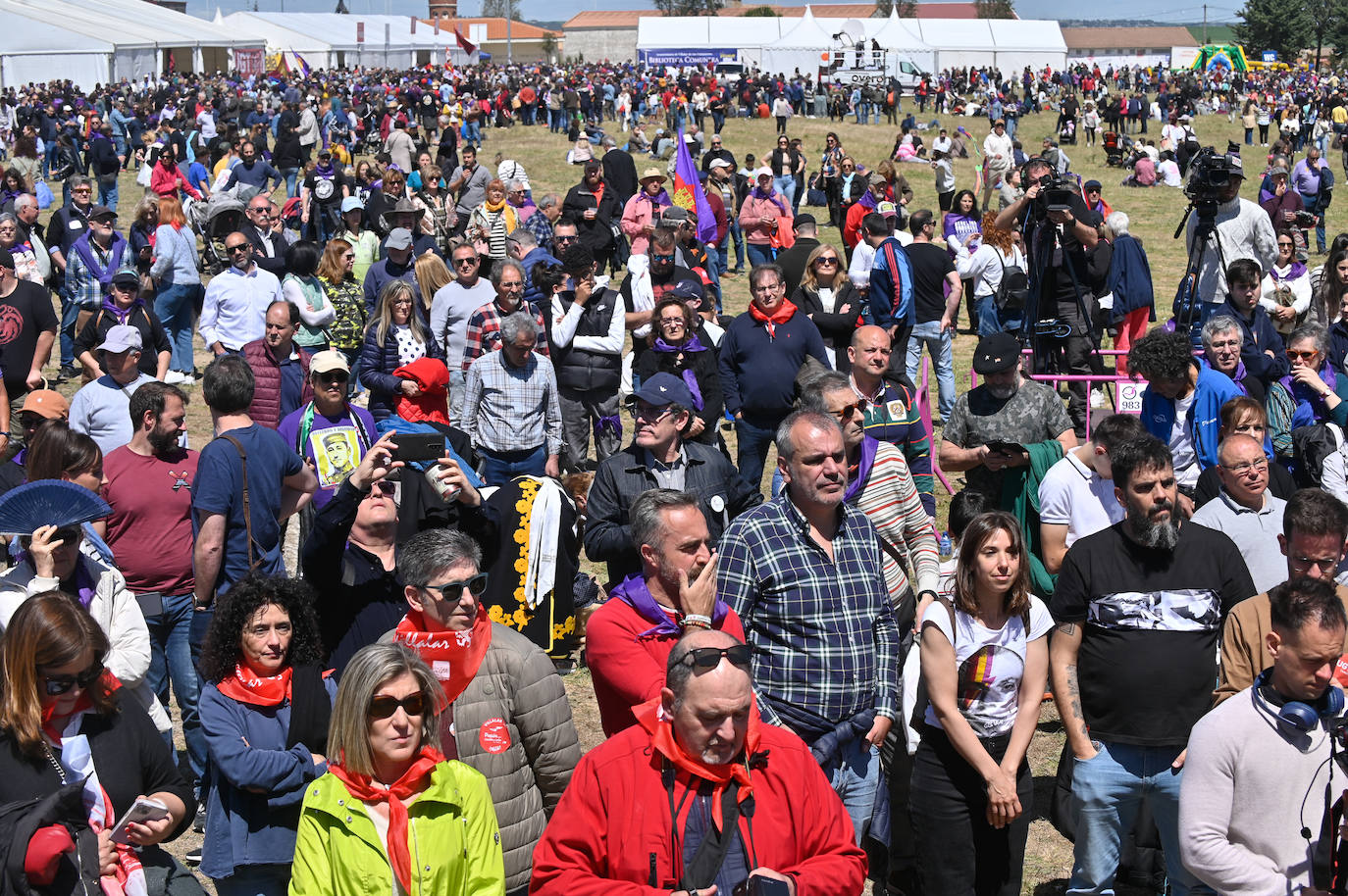 Miles de personas disfrutan en Villalar del Día de Castilla y León