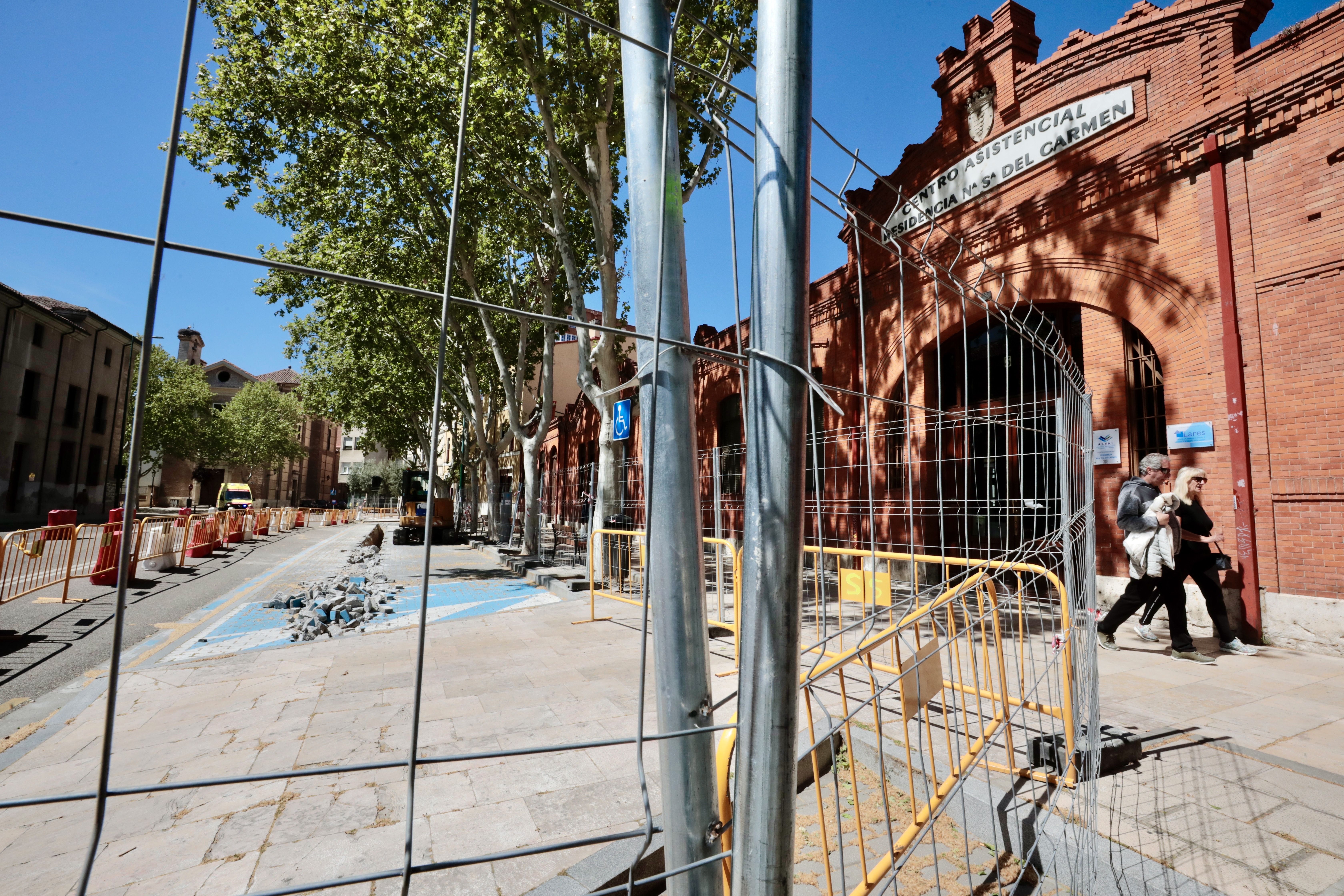 Vallas que cierran el perímetro por las obras en la calle Chancillería.