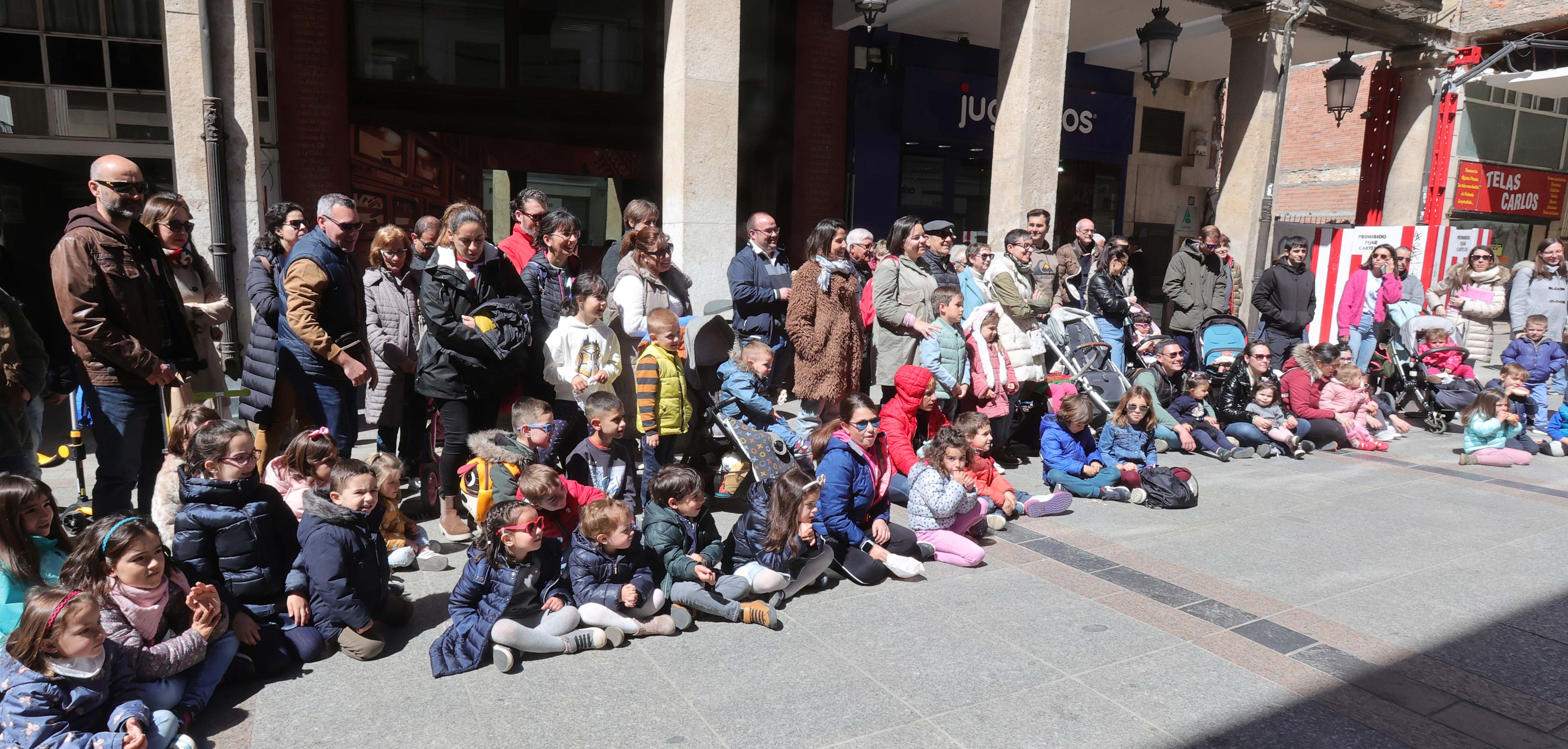 Los libros y las historias salen a la calle en Palencia