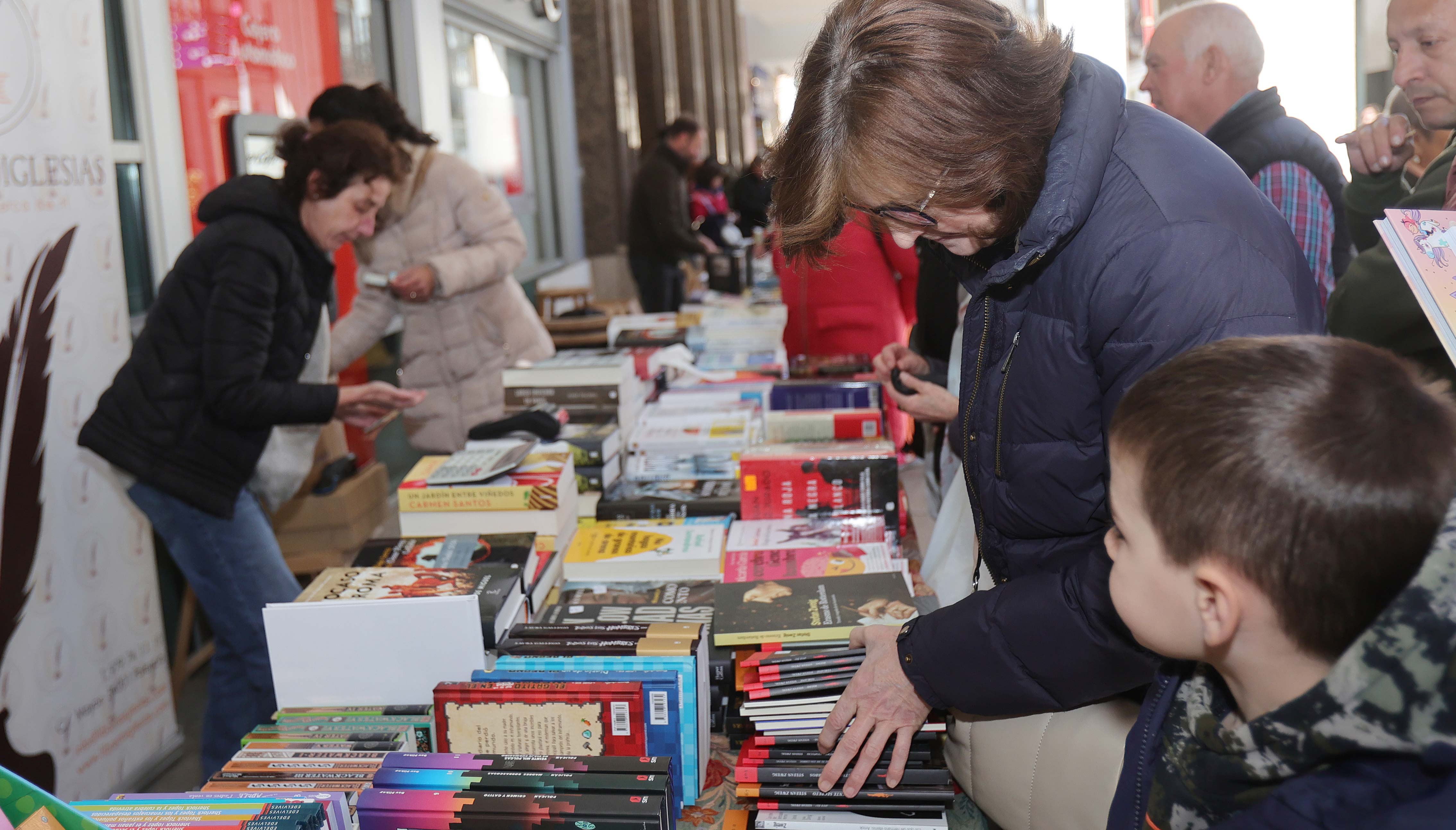 Los libros y las historias salen a la calle en Palencia