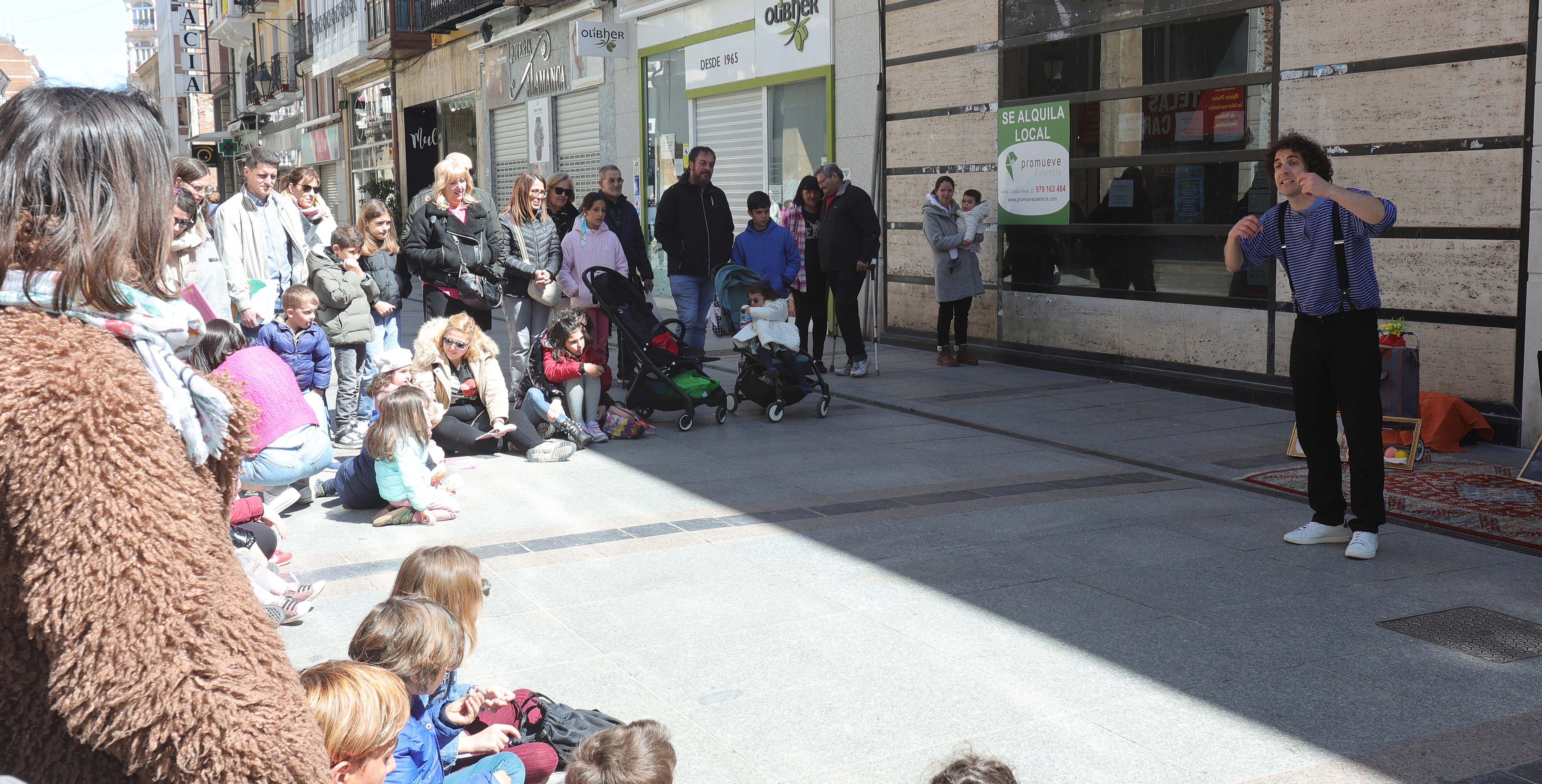 Los libros y las historias salen a la calle en Palencia