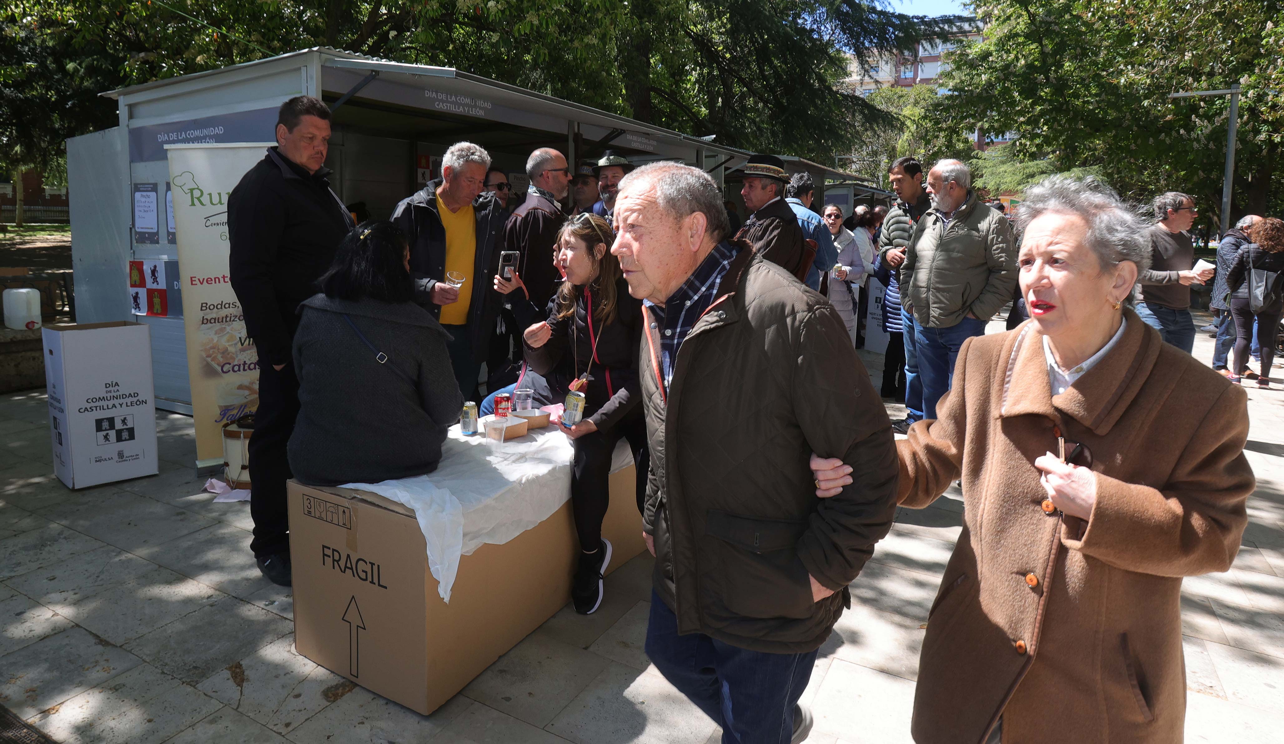 Bailes y casetas por el Día de la Comunidad en Palencia