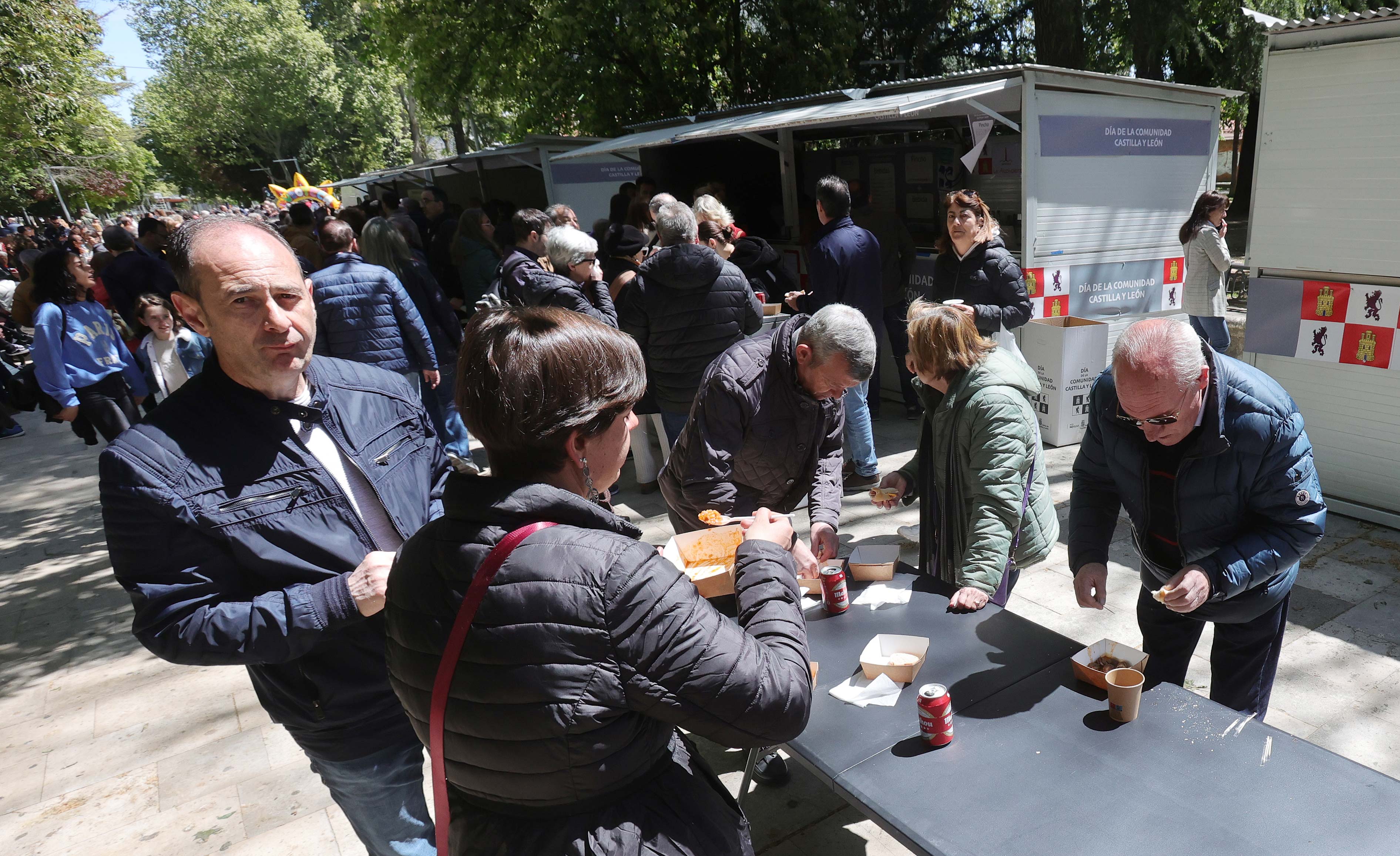 Bailes y casetas por el Día de la Comunidad en Palencia