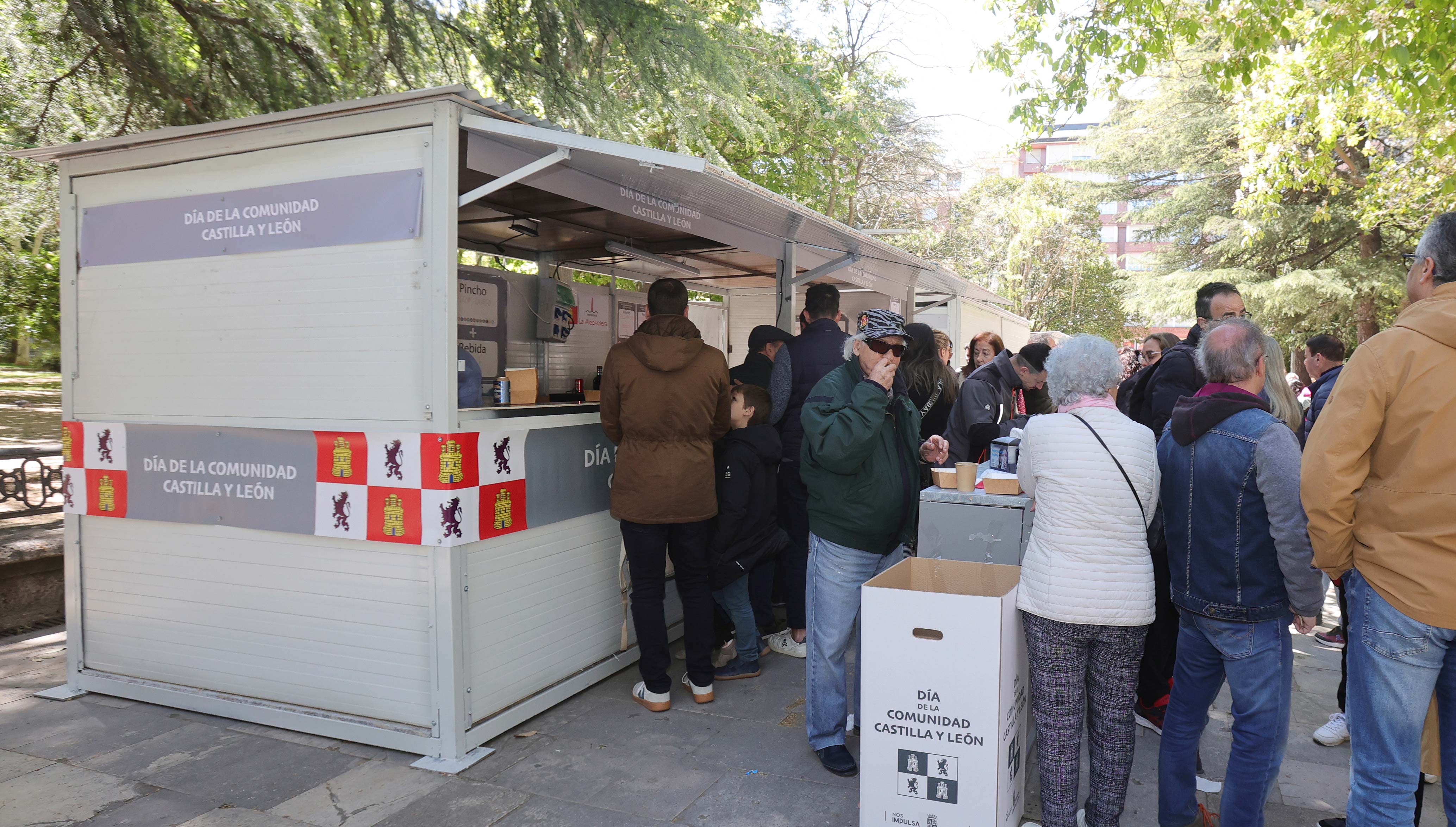 Bailes y casetas por el Día de la Comunidad en Palencia