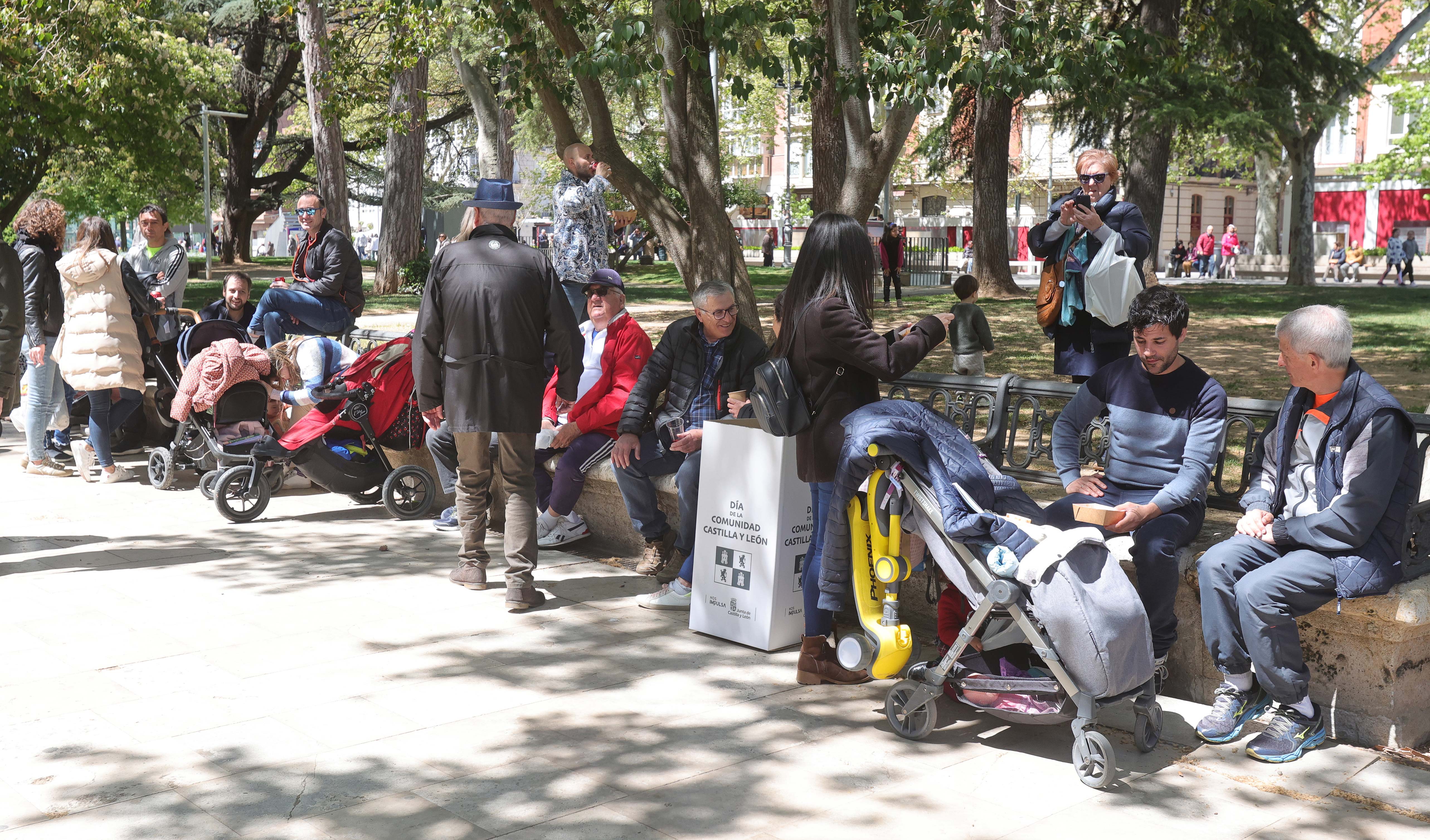 Bailes y casetas por el Día de la Comunidad en Palencia