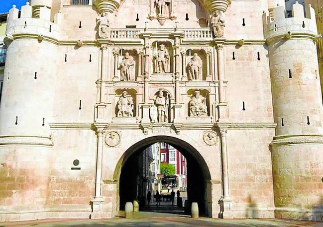 Puerta de Santa María de Burgos, obra de Juan de Vallejo y Francisco de Colonia.