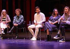 Las actrices y el director de 'Las que gritan'.