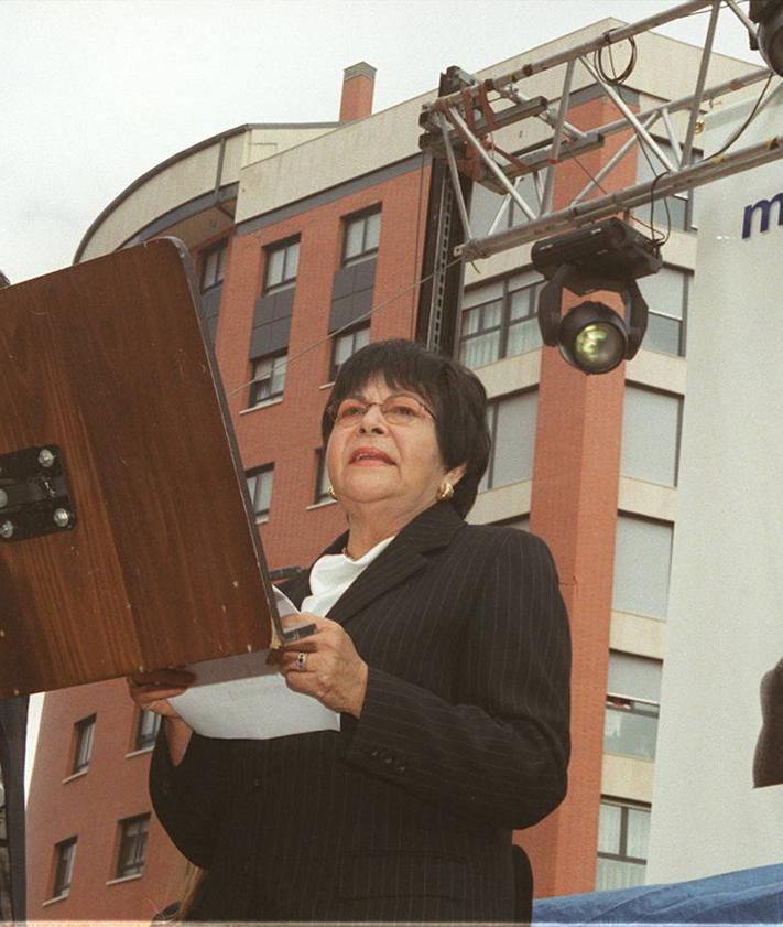 Imagen secundaria 2 - Tres momentos de la fiesta de inauguración de la plaza Marcos Fernández de Parquesol.