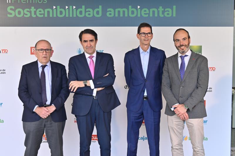 José Manuel Jiménez (director general de Infraestructuras y Sostenibilidad Ambiental), Juan Carlos Suárez-Quiñones (consejero de Medio Ambiente, Vivienda y Ordenación del Territorio), Goyo Ezama (director general de El Norte de Castilla) y Alfonso Arroyo (director general del EREN).