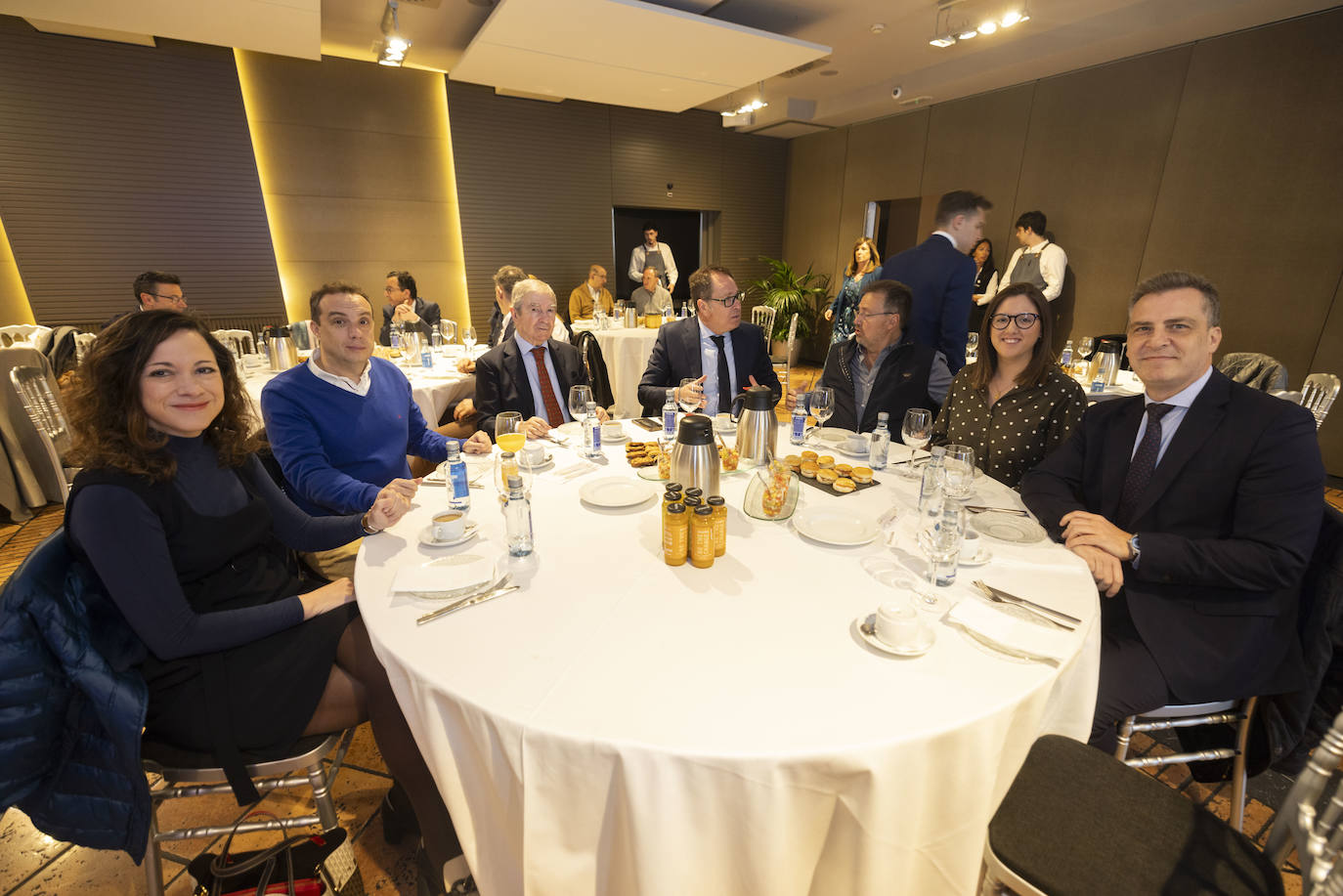 Elena Becoechea y Pedro Fontaneda (Jeconisae), José Luis Gómez (Gasindur), Fernando Ponzán (Banco Sabadell), Juan José Vázquez (Gestión y desarrollo avícola) y Lucía Vázquez y Rafael Pérez (Sabadell).
