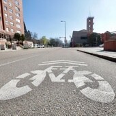 Señal de uso prioritario de la bicicleta en una calle de Valladolid, en una imagen de archivo.