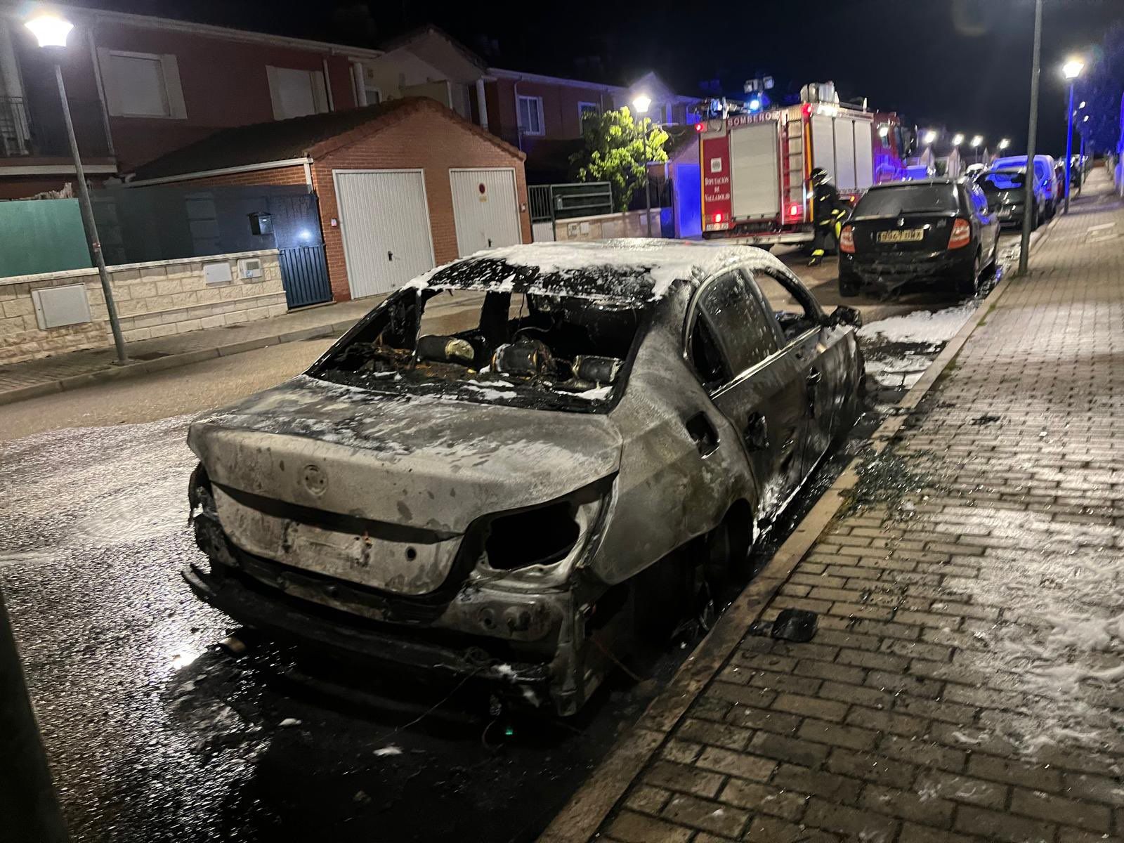 Estado en el que quedó el vehículo tras el incendio.