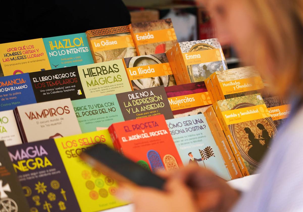 Stand de una feria de libros.