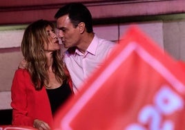 Pedro Sánchez y Begoña Gómez en la noche electoral del 28 de abril de 2019.