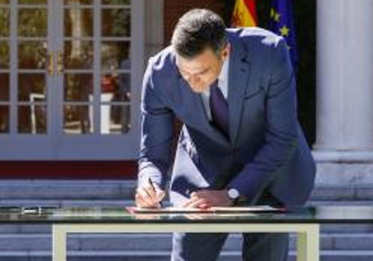 Sánchez firma el acuerdo para la reforma de las pensiones, en julio de 2021.