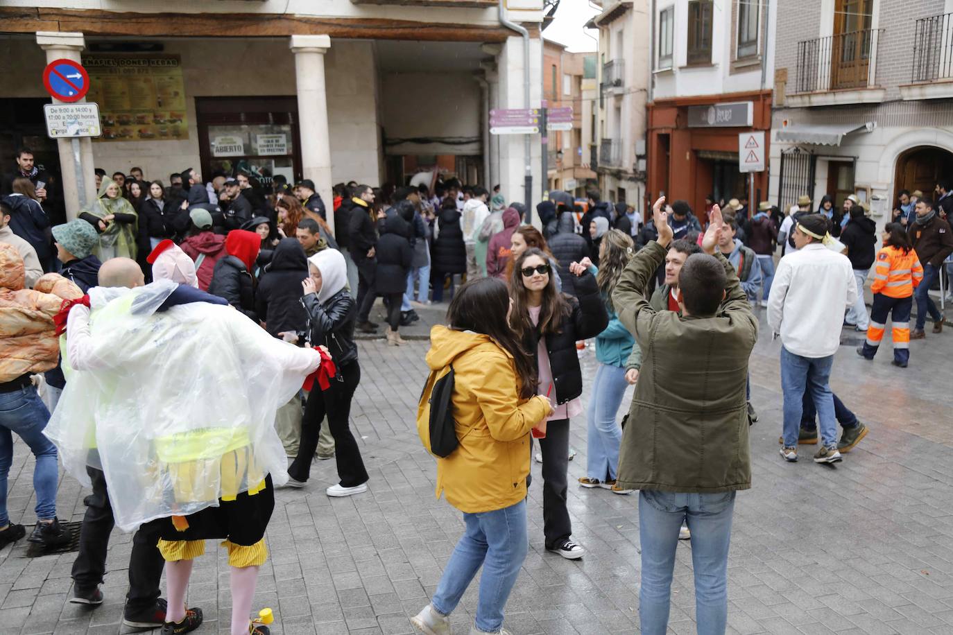 Las charangas de Peñafiel, en imágenes
