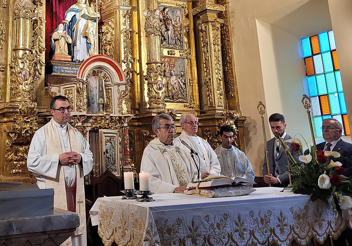 El arzobispo de Valladolid, Luis Argüello, presidió este sábado la misa.