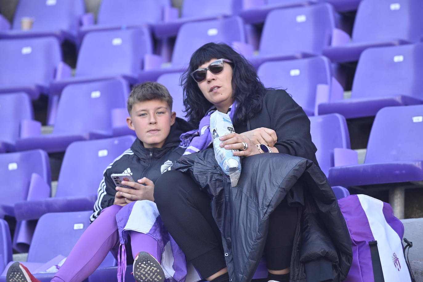 Búscate en la grada del estadio José Zorrilla (1/4)