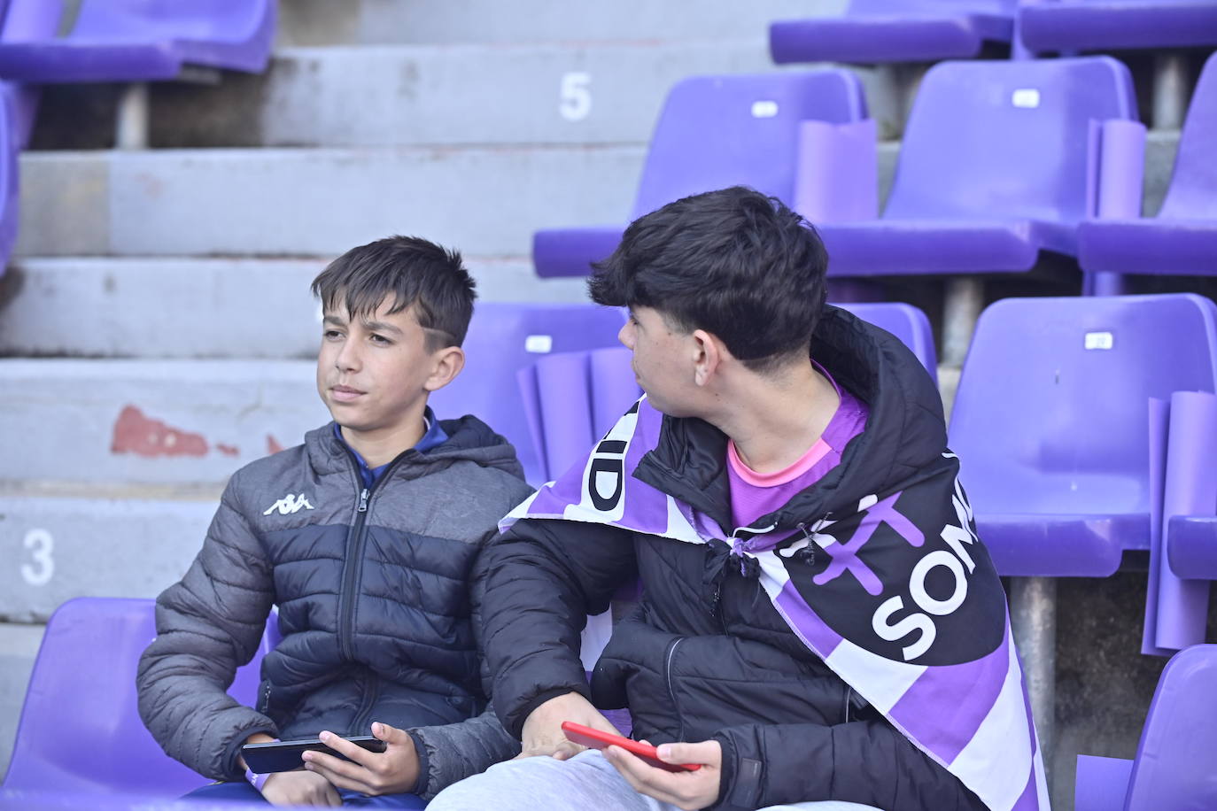 Búscate en la grada del estadio José Zorrilla (1/4)