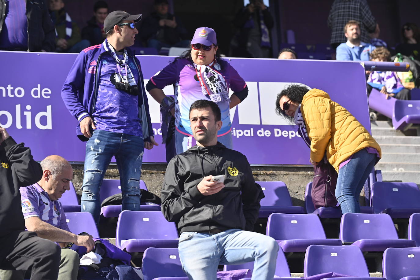 Búscate en la grada del estadio José Zorrilla (1/4)