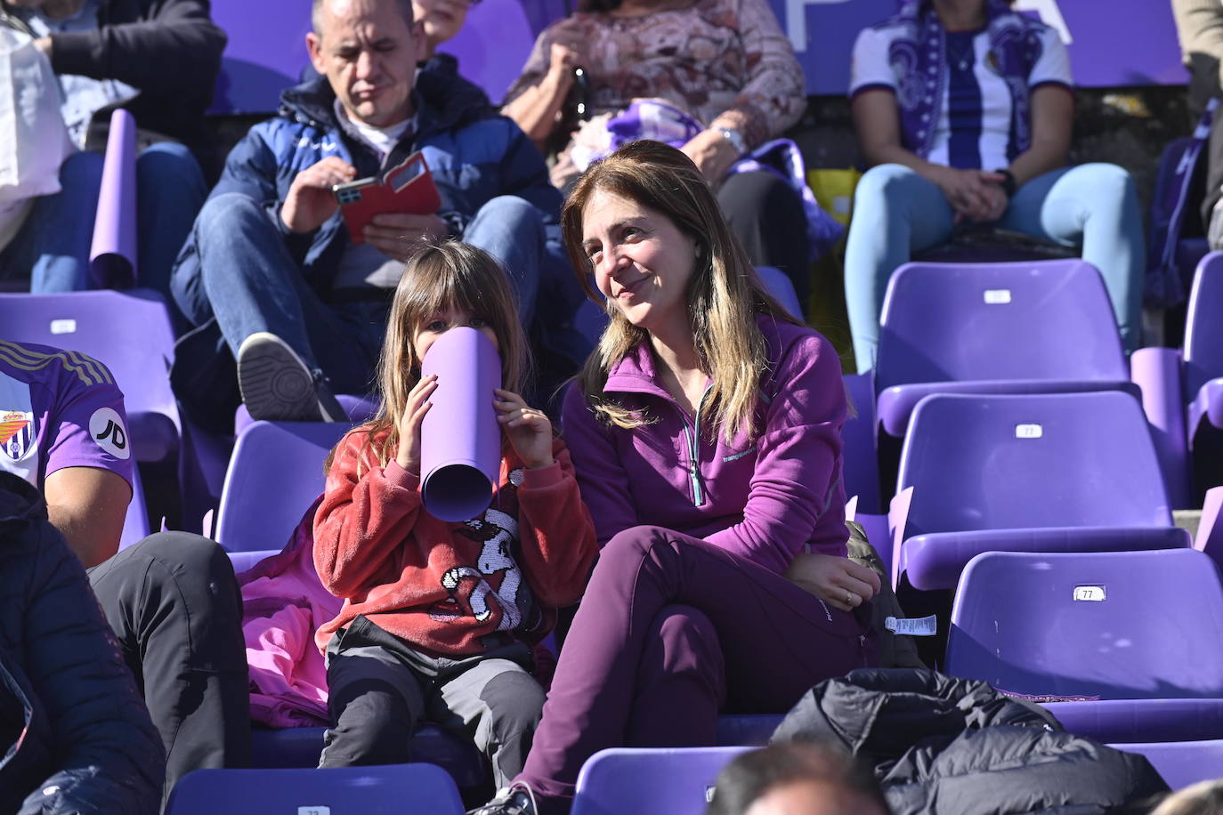 Búscate en la grada del estadio José Zorrilla (1/4)