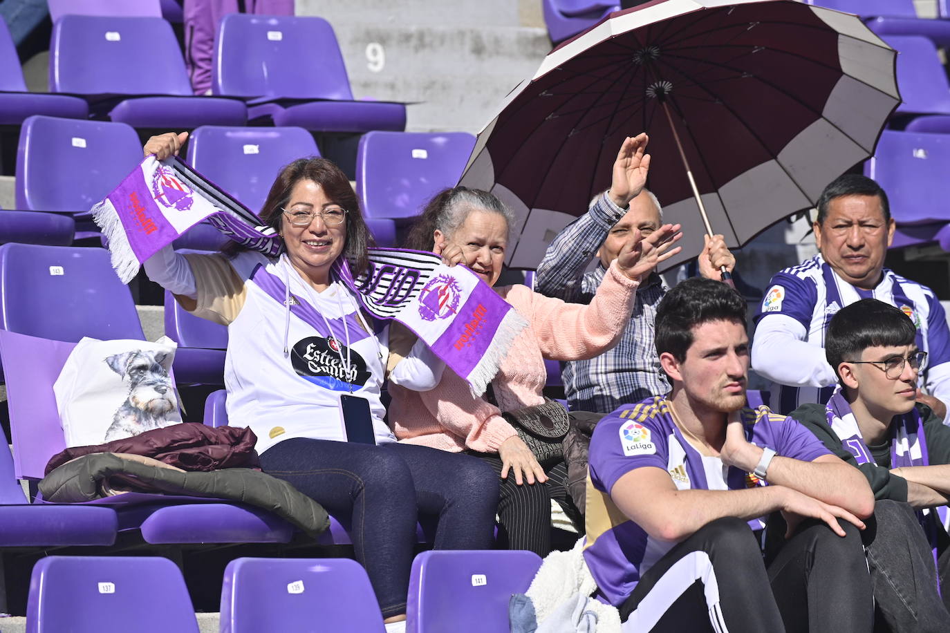 Búscate en la grada del estadio José Zorrilla (2/4)