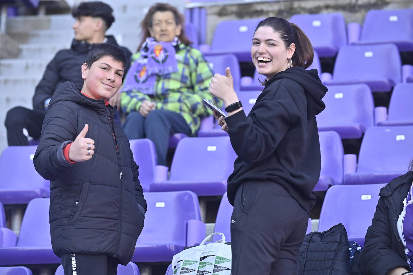 Búscate en la grada del estadio José Zorrilla (1/4)