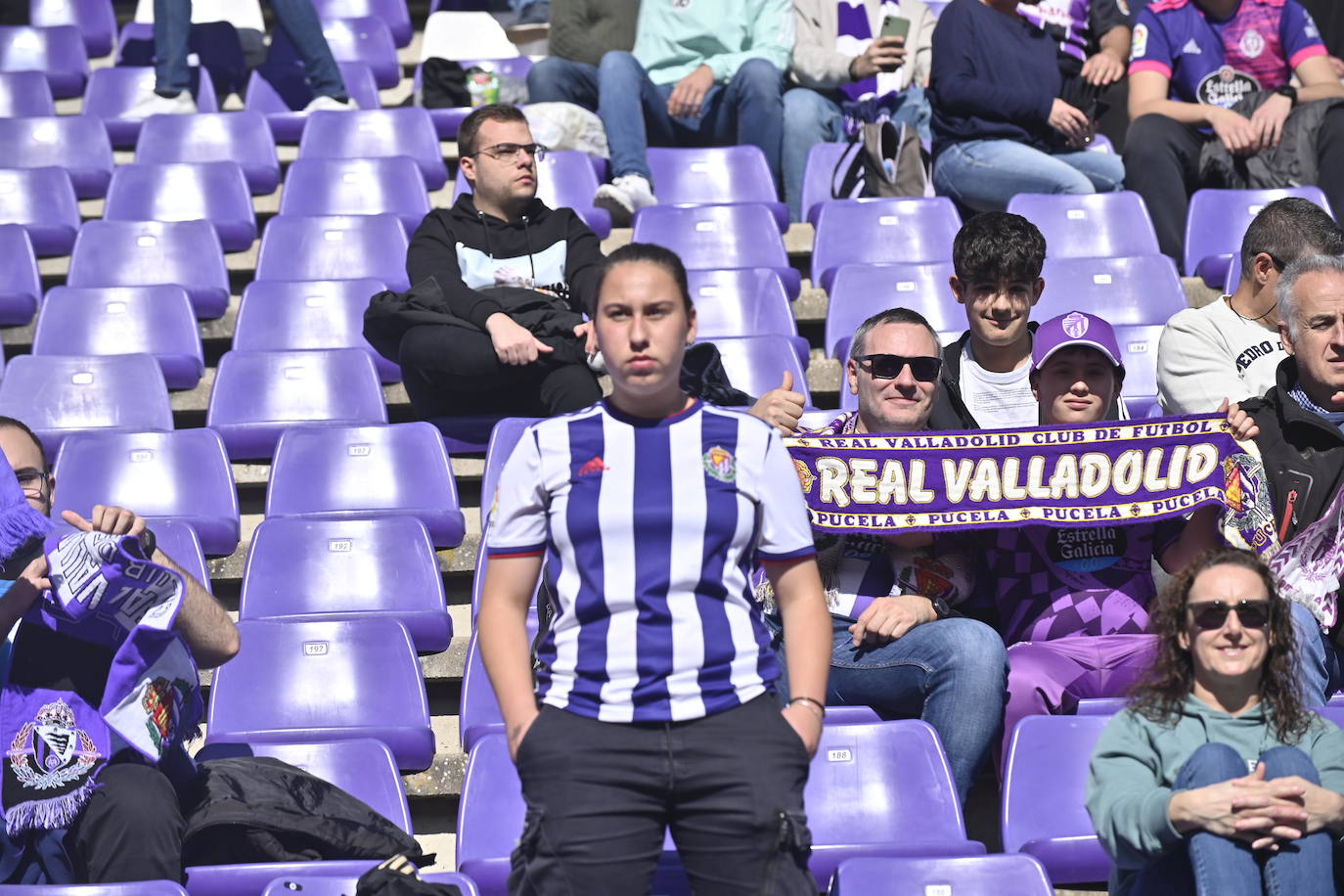 Búscate en la grada del estadio José Zorrilla (2/4)