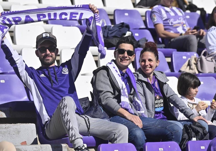 Aficionados del Real Valladolid durante el partido en el José Zorrilla