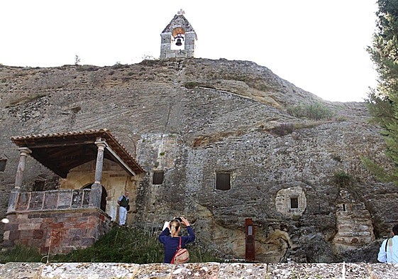 Ermita rupestre de Olleros de Pisuerga.