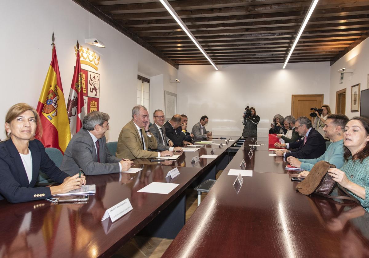 Reunión que mantuvo hace seis meses el grupo de trabajo para el desarrollo del polígono Prado del Hoyo.