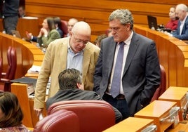 Francisco Igea, Pedro Pascual (Por Ávila) y Luis Mariano Santos (UPL), durante el Pleno.