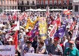 Concentración en la Plaza Mayor de Valladolid por el Día del Trabajador.