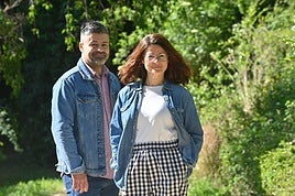 Davir y Elena, padres de acogida de dos hermanos.