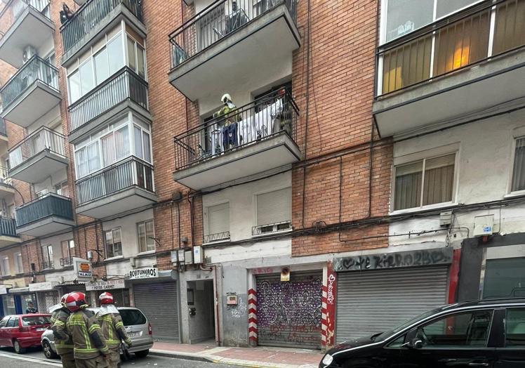 Bomberos en el lugar de los hechos.