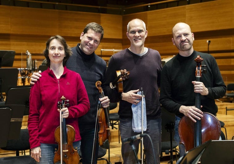 Desde la izquierda, Vera Martínez, Abel Tomas, Jonathan Brown y Arnau Tomas.