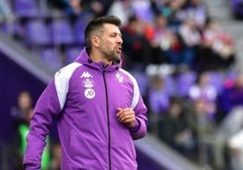 Paulo Pezzolano, durante el último Real Valladolid-Huesca